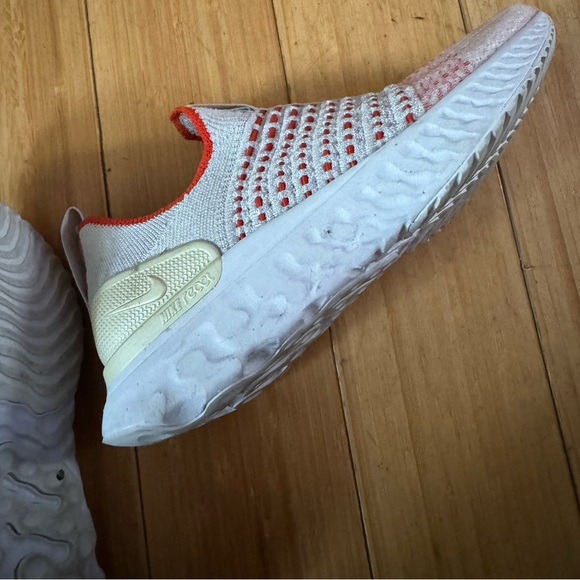 Women’s Nike React Phantom Run Flyknit size 5.5 - Picture 4 of 6